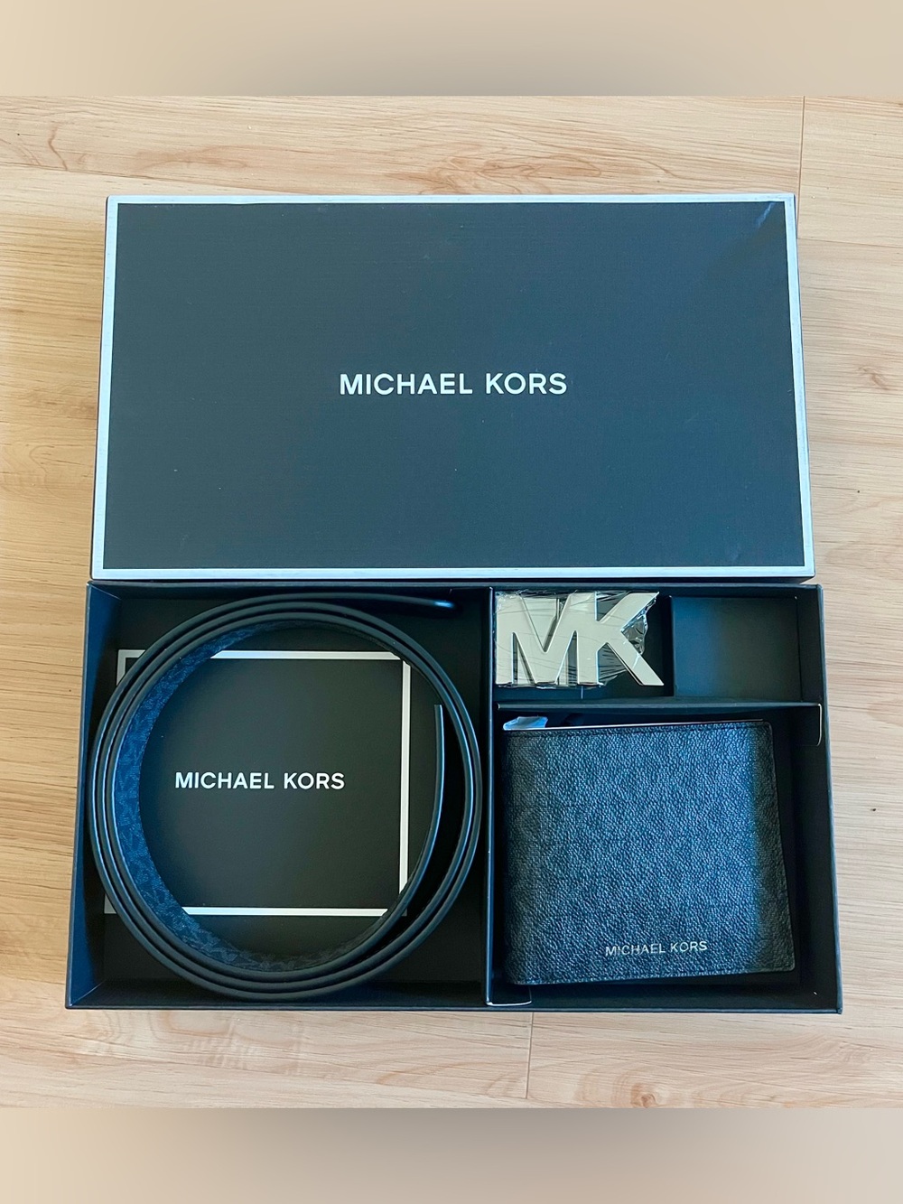 Michael Kors Signature Logo Wallet and Reversible Belt Gift Set